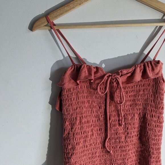 American Eagle Smocked Lace Up Detail Cropped Tank Top - Picture 3 of 4